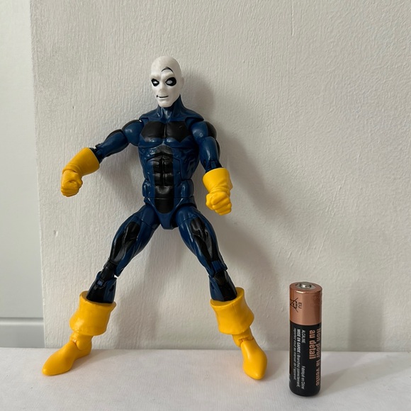 Action Figure - Picture 1 of 5